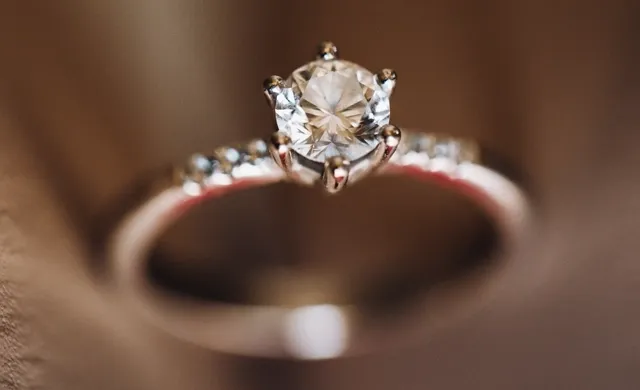 Save up to 65% on diamond jewellery 
